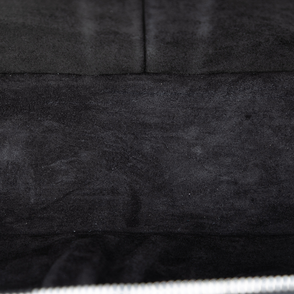 Pre-Loved Chanel CC Quilted Patent Travel Kit Vanity Case - Picture 4 of 7
